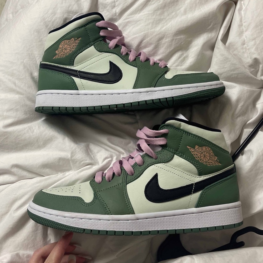 Womens Dutch Green Jordan 1